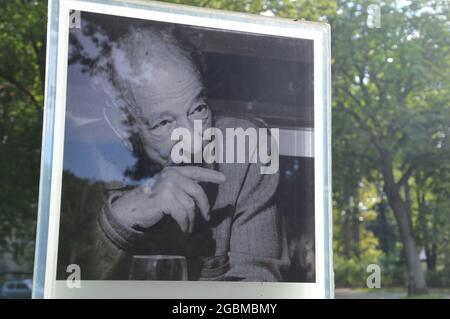 Julius-Posener-Platz in Nikolassee, Berlin, Deutschland - 4. August 2021. Stockfoto