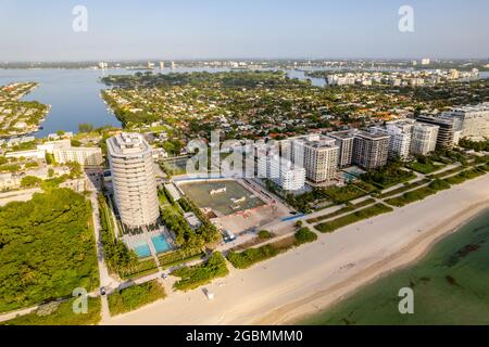 Surfside, FL USA - 31. Juli 2021: Standort der ehemaligen Champlain Towers South Condo Surfside wurde nach dem Zusammenbruch geräumt Stockfoto