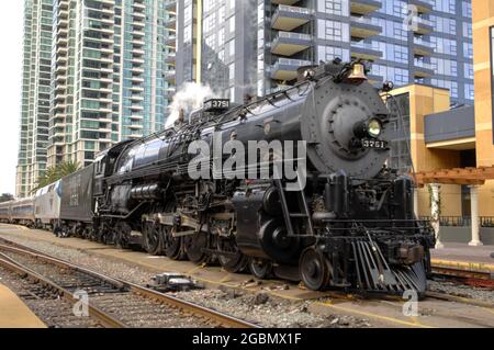 3751 Dampflokomotive bereit für die Abfahrt am Santa Fe Depot in San Diego Stockfoto