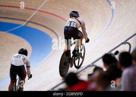 Jair Tjon en Fa (SUR), Maximilian Levy (GER), 4. AUGUST 2021 - Radsport : Sprint 1/32-Finale der Herren während der Olympischen Spiele 2020 in Tokio auf dem Izu Velodrome in Shizuoka, Japan. (Foto von Shutaro Mochizuki/AFLO) Stockfoto