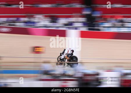 Jair Tjon en Fa (SUR), Maximilian Levy (GER), 4. AUGUST 2021 - Radsport : Sprint 1/32-Finale der Herren während der Olympischen Spiele 2020 in Tokio auf dem Izu Velodrome in Shizuoka, Japan. (Foto von Shutaro Mochizuki/AFLO) Stockfoto