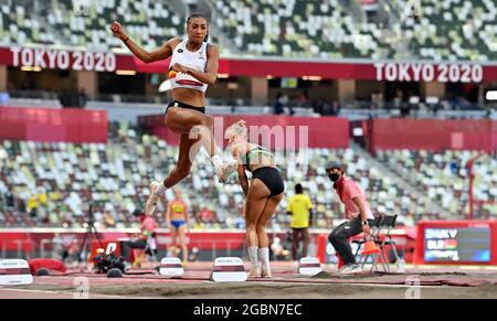 Die belgische Sportlerin Nafissatou Nafi Thiam zeigte sich während des Weitsprungwettbewerbs in Aktion, der fünften Veranstaltung am zweiten Tag des Heptahlon-Wettkampfes der Frauen Stockfoto