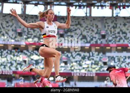 TOKIO, JAPAN - 5. AUGUST: Noor Vidts of Belgium tritt während der Olympischen Spiele 2020 in Tokio am 5. August 2021 im Olympiastadion im japanischen Tokio am Frauen-Heptathlon an (Foto: Andy Astfalck/Orange Picles) Stockfoto