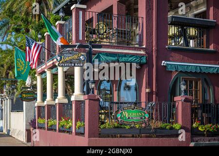 Meehan's Irish Pub & Seafood House an der A1A am Ufer der Matanzas Bay in der Altstadt von St. Augustine, Florida. (USA) Stockfoto