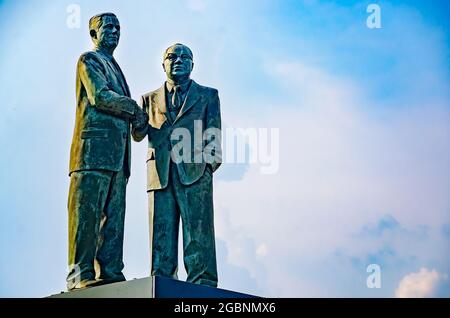 Eine Skulptur von Joseph Langan und John LeFlore steht am Unity Point, 1. August 2021, in Mobile, Alabama. Stockfoto