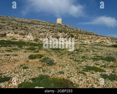 QRENDI, MALTA - 02. Apr 2012: Die Hamrija, die von den Rittern des Johanniterordens auf einer Klippe in der Nähe des Dorfes Qrendi, Malta, erbaut wurde. Stockfoto