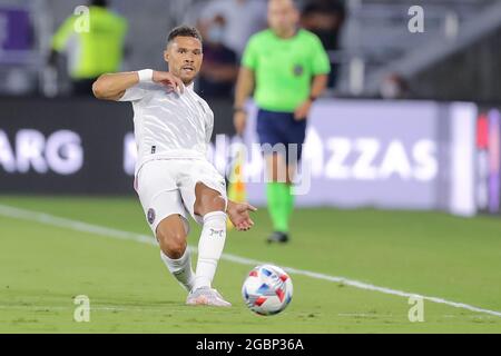 4. August 2021: Inter Miami Verteidiger KIERAN GIBBS (3) macht einen Pass während des MLS Orlando City gegen Inter Miami Fußballspiel im Exploria Stadium in Orlando, FL am 4. August 2021. (Bild: © Cory Knowlton/ZUMA Press Wire) Stockfoto