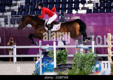 TOKIO, JAPAN - 3. AUGUST: Jessica Springsteen aus den Vereinigten Staaten von Amerika tritt während der Olympischen Spiele 2020 in Tokio im Equestrian Park am 3. August 2021 in Tokio, Japan, im Kampf um die Einzelqualifikation an (Foto: Pim Waslander/Orange Picics) Stockfoto