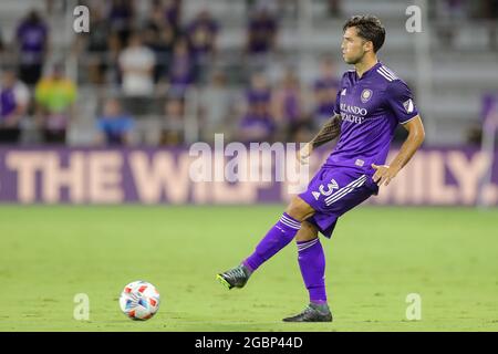 4. August 2021: Der Verteidiger von Orlando City, EMMANUEL MAS (3), macht beim Fußballspiel MLS Orlando City gegen Inter Miami am 4. August 2021 im Exploria Stadium in Orlando, FL, einen Pass. (Bild: © Cory Knowlton/ZUMA Press Wire) Stockfoto