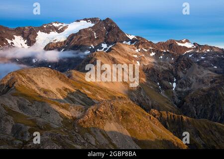 Morgenlicht, Crow Face of Mount Rolleston. Arthur's Pass National Park, Neuseeland Stockfoto