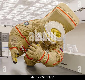 Moskau, Russland - 28. November 2018: Russischer Astronaut im Weltraummuseum. Im Inneren des Zentrums für Kosmonauten und Luftfahrt im Kosmos-Pavillon von Stockfoto