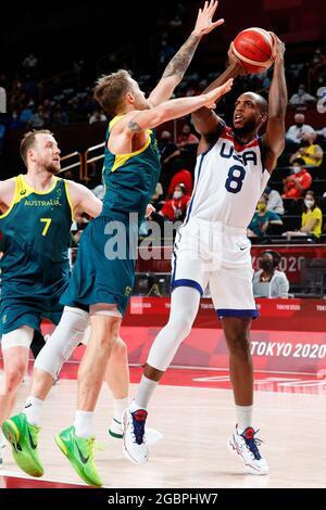 Tokio, Japan, 5. August 2021. Khris Middleton vom Team United States hat beim Halbfinale der Männer im Basketball zwischen den USA und Australien am 13. Tag der Olympischen Spiele in Tokio 2020 einen Schuss abgeschossen. Quelle: Pete Dovgan/Speed Media/Alamy Live News Stockfoto