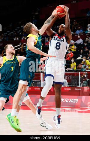 Tokio, Japan, 5. August 2021. Khris Middleton vom Team United States hat beim Halbfinale der Männer im Basketball zwischen den USA und Australien am 13. Tag der Olympischen Spiele in Tokio 2020 einen Schuss abgeschossen. Quelle: Pete Dovgan/Speed Media/Alamy Live News Stockfoto