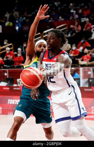 Tokio, Japan, 5. August 2021. Khris Middleton vom Team United States hat beim Halbfinale der Männer im Basketball zwischen den USA und Australien am 13. Tag der Olympischen Spiele in Tokio 2020 einen Schuss abgeschossen. Quelle: Pete Dovgan/Speed Media/Alamy Live News Stockfoto