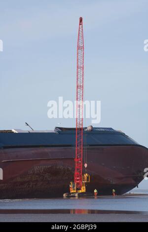 Dieses Boot, die 'Riverdance', wurde am 6. Februar 2008 bei Cleveley's an der Küste von Filde Schiffbruch erlitten. Nach einer Menge von Versuchen, das Boot wieder aufzuschwimmen Stockfoto