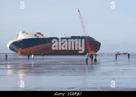 Dieses Boot, die 'Riverdance', wurde am 6. Februar 2008 bei Cleveley's an der Küste von Filde Schiffbruch erlitten. Nach einer Menge von Versuchen, das Boot wieder aufzuschwimmen Stockfoto