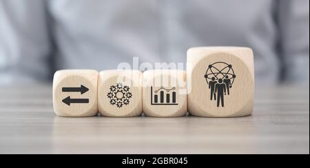 Holzblöcke mit Symbol des bpo-Konzepts Stockfoto