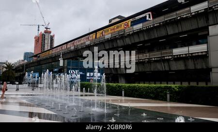 BTS Skytrain Station Siam Square Bangkok Thailand Blick vom Siam Paragon Plaza Stockfoto