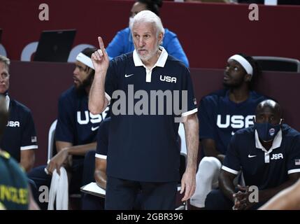 Tokio, Japan. August 2021. Der US-amerikanische Olympia-Cheftrainer Gregg Popovich streicht vom Rand aus während des Spiels der USA gegen Australien während des Halbfinales der Männer im Basketball bei den Olympischen Spielen 2020 in Tokio, am Donnerstag, den 5. August 2021, Japan. Die USA avancierte zum Goldmedaillenspiel mit einem 97-78-Sieg. Foto von Mike Theiler/UPI Credit: UPI/Alamy Live News Stockfoto