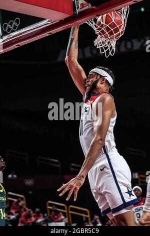 Saitama, Japan. August 2021. Javale McGee aus den Vereinigten Staaten wird während des Männer-Basketball-Halbfinales zwischen den Vereinigten Staaten und Australien bei den Olympischen Spielen 2020 in Tokio in Saitama, Japan, am 5. August 2021, untergehen. Quelle: Pan Yulong/Xinhua/Alamy Live News Stockfoto