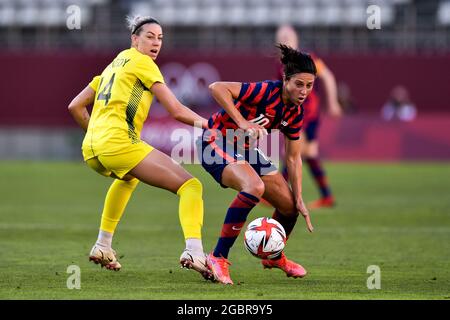 KASHIMA, JAPAN - 5. AUGUST: Alanna Kennedy aus Australien und Carli Lloyd aus den Vereinigten Staaten während des Tokyo 2020 Olympic Womens Football Tournament Bronze Medal match zwischen Australien und den Vereinigten Staaten im Ibaraki Kashima Stadium am 5. August 2021 in Kashima, Japan (Foto von Pablo Morano/Orange Picles) Kredit: Orange Pics BV/Alamy Live News Stockfoto