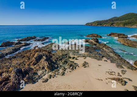 Tagesansicht des Burgess Beach in Forster-Tuncrys an der Barrington Coast, NSW, Australien. Stockfoto