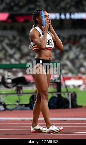 Die Belgierin Naomi Van Den Broeck wurde während der Vorläufe des 4x400-m-Frauen-Staffellaufs am 14. Tag der Olympischen Spiele in Tokio 2020 in Tok in Aktion aufgenommen Stockfoto