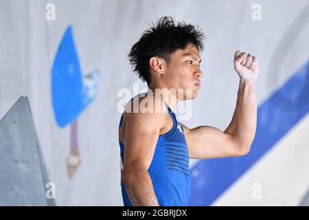 Tokio, Japan. Kredit: MATSUO. August 2021. NARASAKI Tomoa (JPN) Sportklettern : Boulderfinale während der Olympischen Spiele 2020 in Tokio im Aomi Urban Sports Park in Tokio, Japan. Kredit: MATSUO .K/AFLO SPORT/Alamy Live Nachrichten Stockfoto