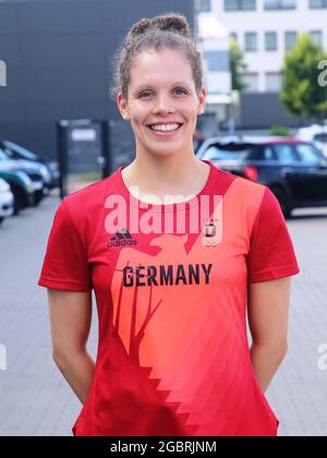 Die deutsche Schwimmerin Isabel Gose SC Magdeburg beim Abschied von den Olympischen Spielen 2021 in Tokio Stockfoto