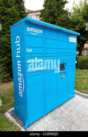 Santiago de Compostela, Spanien; 3. august 2021: Amazon Hub on City Outdoor Stockfoto