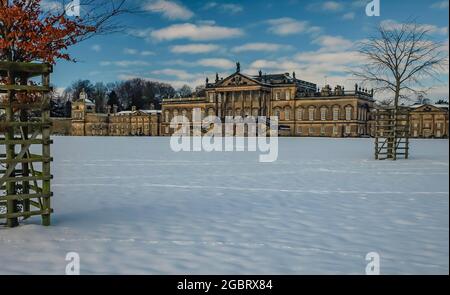 Wentworth, South Yorkshire, Großbritannien. Die Ostfront von Wentworth Woodhouse hat die längste Front von jedem Haus in England. Wird derzeit restauriert. Stockfoto