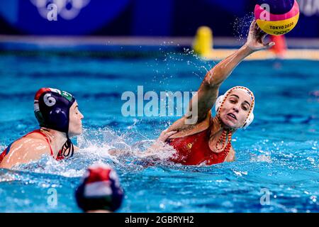 Tokio, Japan. August 2021. TOKIO, JAPAN - 5. AUGUST: Rebecca Parkes von Ungarn, Anna Espar von Spanien während des Olympischen Wasserball-Turniers 2020 in Tokio Halbfinalspiel zwischen dem Team Spanien und dem Team Ungarn im Tatsumi Waterpolo Center am 5. August 2021 in Tokio, Japan (Foto von Marcel ter Bals/Orange Picics) Quelle: Orange Pics BV/Alamy Live News Stockfoto