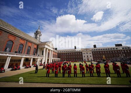 Chelsea Rentner während der jährlichen Gründertagsparade im Royal Hospital Chelsea, London. Bilddatum: Donnerstag, 5. August 2021. Stockfoto