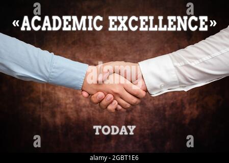 Konzeptionelle Darstellung Academic Excellence. Geschäftsidee Erzielung hoher Noten und überlegener Leistung zwei professionell gut gekleidete Unternehmen Stockfoto