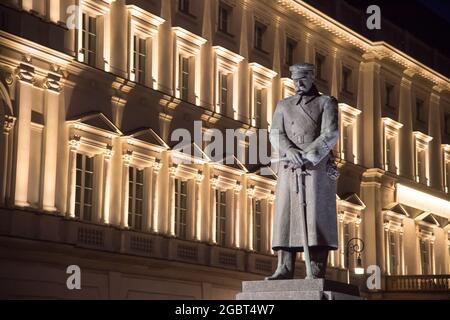 Statue von Marschall Jozef Pilsudski auf dem Joseph Pilsudski Platz in Warschau, Polen. 17. Mai 2021 © Wojciech Strozyk / Alamy Stock Photo *** Ortsüberschrift Stockfoto