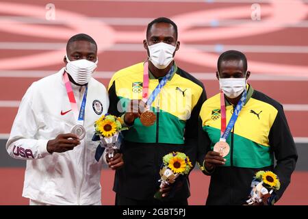 Tokio, Japan. August 2021. (L-R) HOLLOWAY Grant Silbermedaille (USA), PERGAMENT Hansle Goldmedaille (JAM), LEVY Ronald Bronzemedaille (JAM) Leichtathletik : 110-m-Hürdenmedaillenzeremonie der Männer während der Olympischen Spiele in Tokio 2020 im Nationalstadion in Tokio, Japan . Quelle: Naoki Morita/AFLO SPORT/Alamy Live News Stockfoto