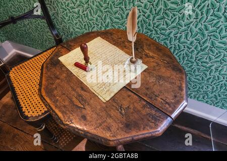 England, Hampshire, Alton, Chawton, Jane Austens Haus, Jane Austens Schreibtisch Stockfoto