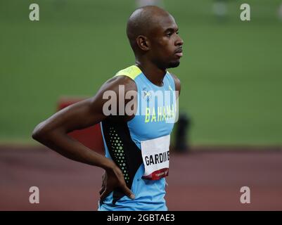 Tokio, Japan. August 2021. Steven Gardiner (zweiter von rechts), 43.85, gewinnt das 400-m-Finale der Männer im Olympiastadion während der Olympischen Sommerspiele 2020 in Tokio, Japan, am Donnerstag, den 5. August 2021. Der US-Amerikaner Michael Cherry, 44.21 wird Vierter, gefolgt von Teamkollege Michael Norman, 44.31 wird Fünfter. Foto von Tasos Katopodis/UPI Credit: UPI/Alamy Live News Stockfoto