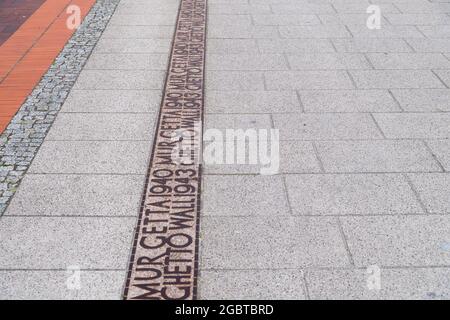 Die Grenzlinie des Warschauer Ghettos zur Ghetto-Mauer 1940 bis 1943 in der Zelazna-Straße in Warschau, Polen. 21. Mai 2021 © Wojciech Strozyk / Alamy Stockfoto Stockfoto