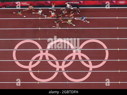 Tokio, Japan. August 2021. Die Athleten treten beim 1500-Meter-Halbfinale der Männer bei den Olympischen Spielen 2020 in Tokio, Japan, am 5. August 2021, an. Quelle: Zhang Chuanqi/Xinhua/Alamy Live News Stockfoto