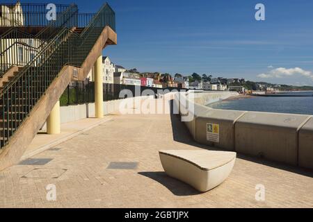 Der erste Abschnitt der neuen Ufermauer und des öffentlichen Gehwegs in Dawlish zwischen Boat Cove und der Unterführung der Colonnade. Stockfoto