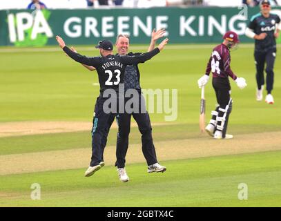 London, Großbritannien. August 2021. Surreys Rikki Clarke feiert, nachdem er das Dickicht von James Hildreth gewonnen hat, als Surrey beim Royal London One-Day Cup im Kia Oval Somerset anführt. Kredit: David Rowe/Alamy Live Nachrichten Stockfoto