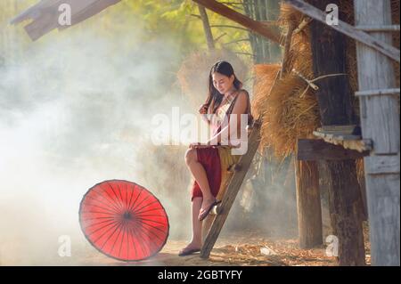 Thailändische Frau in traditionellen Costume.Asian schöne Frau trägt traditionelle thailändische Kultur, Vintage-Stil, Thailand Stockfoto
