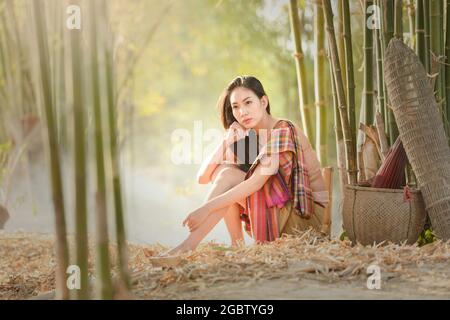Thailändische Frau in traditionellen Costume.Asian schöne Frau trägt traditionelle thailändische Kultur, Vintage-Stil, Thailand Stockfoto