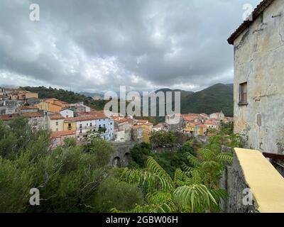 Landschaftlich reizvolle Ortschaft Tortora in Calbria, Italien, ländlich, secluted, Bergblick, Stockfoto