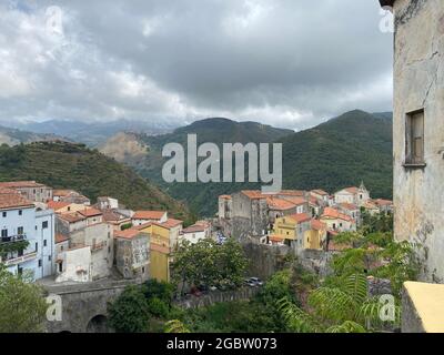 Landschaftlich reizvolle Ortschaft Tortora in Calbria, Italien, ländlich, secluted, Bergblick, Stockfoto