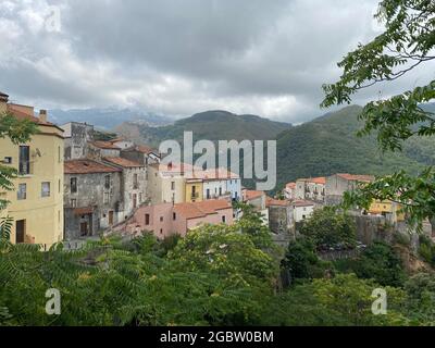 Landschaftlich reizvolle Ortschaft Tortora in Calbria, Italien, ländlich, secluted, Bergblick, Stockfoto