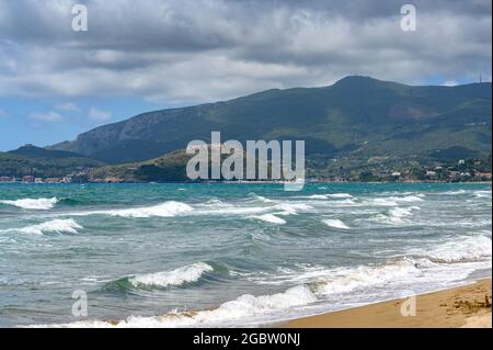 Strand an den Feniglia Dunes Split in der Toskana Stockfoto