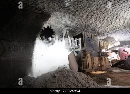Heilbronn, Deutschland. August 2021. In einem Tunnel der Südwestdeutschen Salzwerke wird Steinsalz abgebaut. Quelle: Bernd Weißbrod/dpa/Alamy Live News Stockfoto