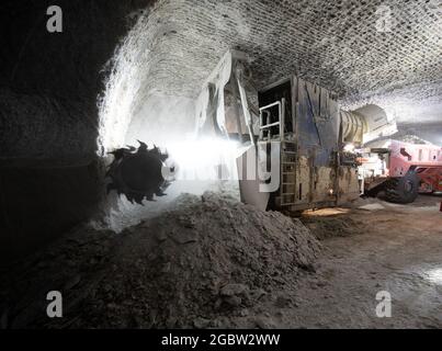 Heilbronn, Deutschland. August 2021. In einem Tunnel der Südwestdeutschen Salzwerke wird Steinsalz abgebaut. Quelle: Bernd Weißbrod/dpa/Alamy Live News Stockfoto